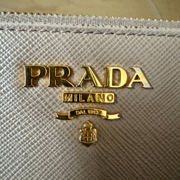 100% Authentic Guaranteed PRADA Saffiano Leather Zip Card Holder - Picture 5 of 8
